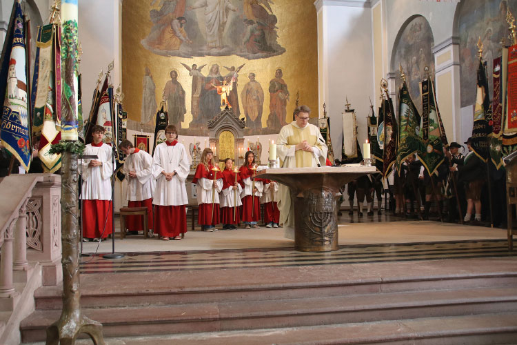 Festgottesdienst in der Friedberger Kirche St. Jakob.