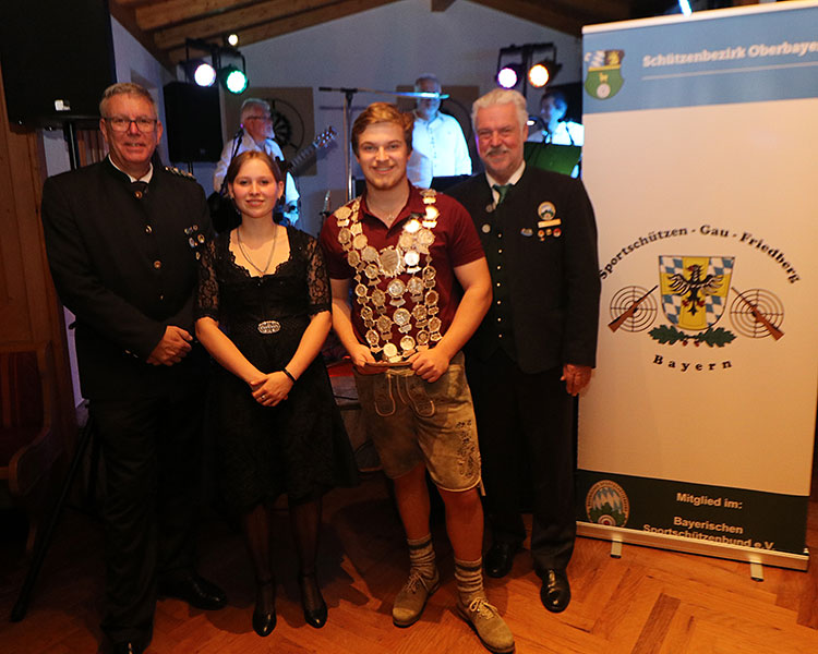 Jugend-Gauschützenkönig Elia Lindermeir und Jugend-Gauvizeschützenkönigin Fiona Oswald