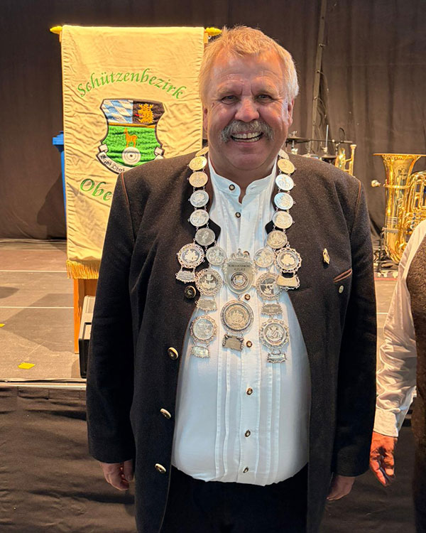 Bezirksschützenkönig Josef Reitner mit Schützenkönig des Schützenbezirks Oberbayern.